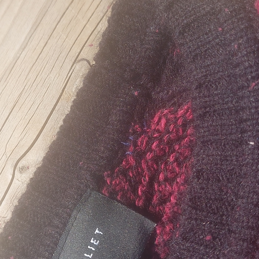 Sweater - Picture 9 of 9